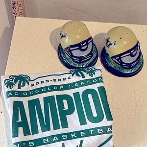 USF university of south Florida Bulls salt pepper shakers plus basketball towel